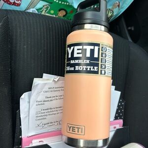 -new peach color 36oz yeti rambler bottle with chug cap